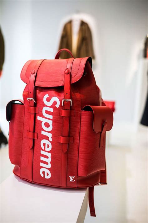 lv supreme bag black|louis vuitton x supreme cartera.